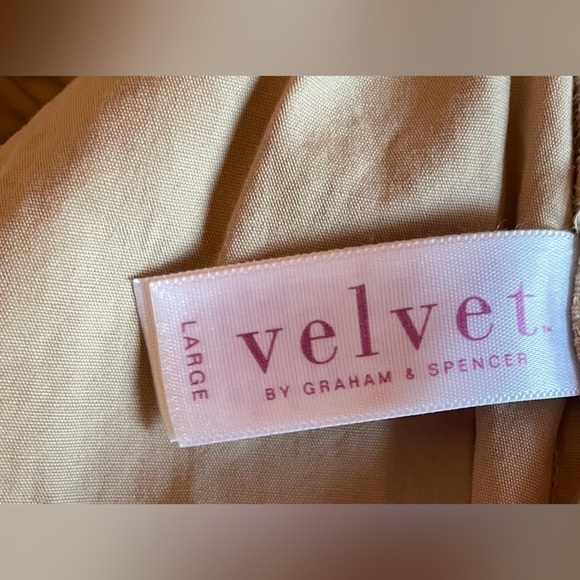 NWT Velvet by Graham & Spencer “Holly” shorts - Picture 6 of 7